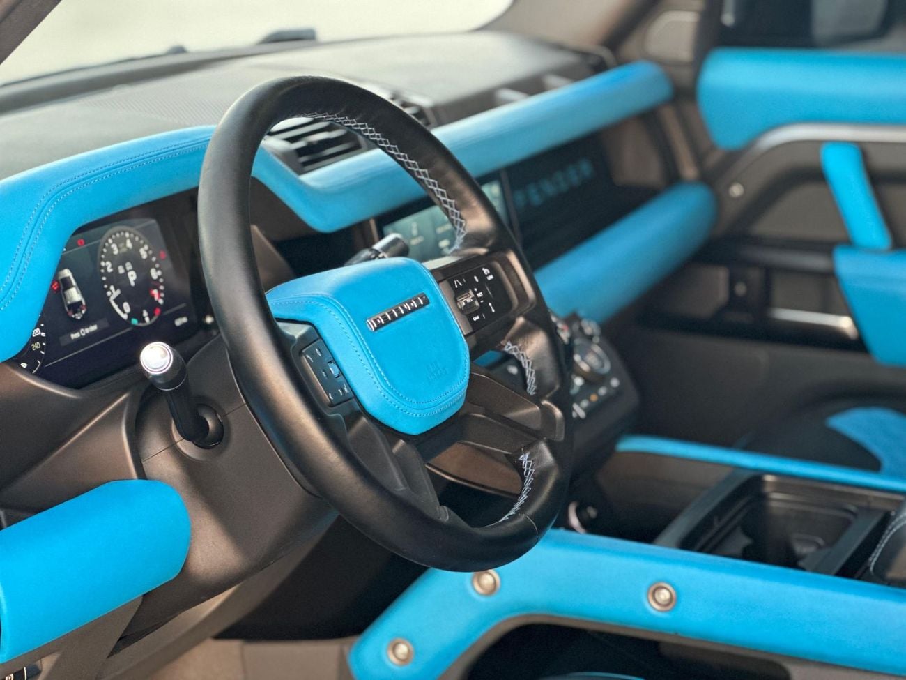 لاند روفر ديفندر 110 HSE P400 3.0L