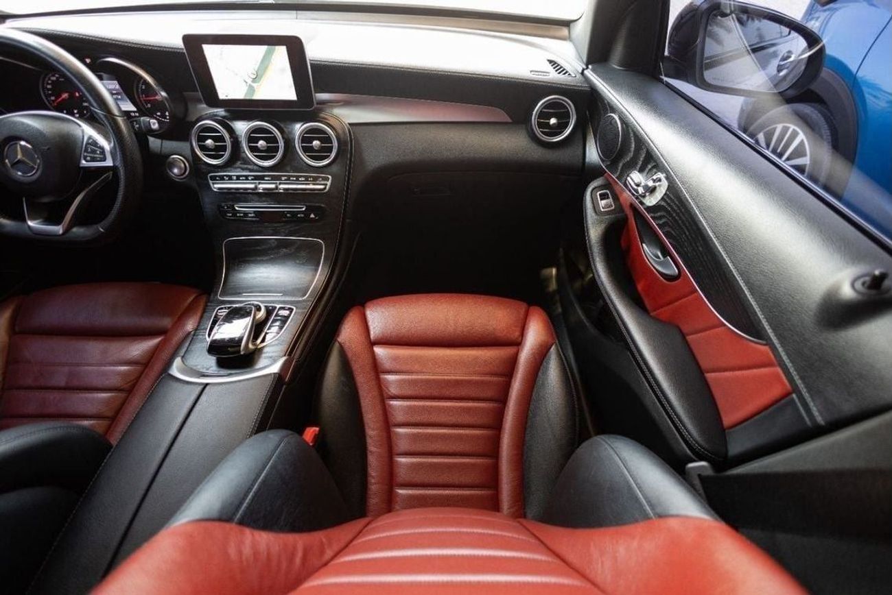 مرسيدس بنز GLC 250 AMG 2.0L Mercedes-Benz GLC250 Coupe AMG Night Package 2019 GCC under Warranty with Flexible Down-Pay