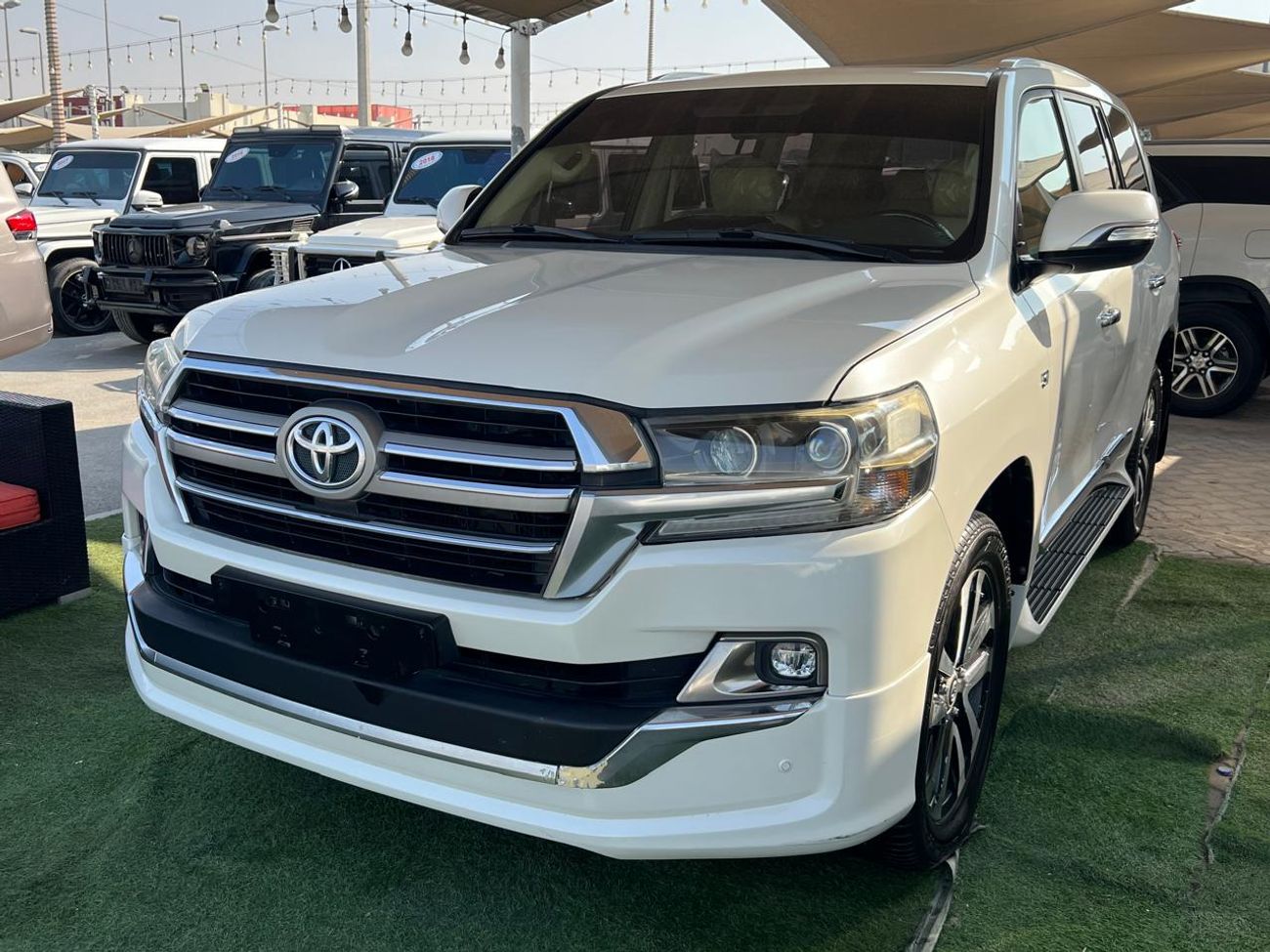 Toyota Land Cruiser VXR 5.7L AWD TOYOTA LAND CRUISER GRAND TOURING 2019 VXR 5.7L /V8