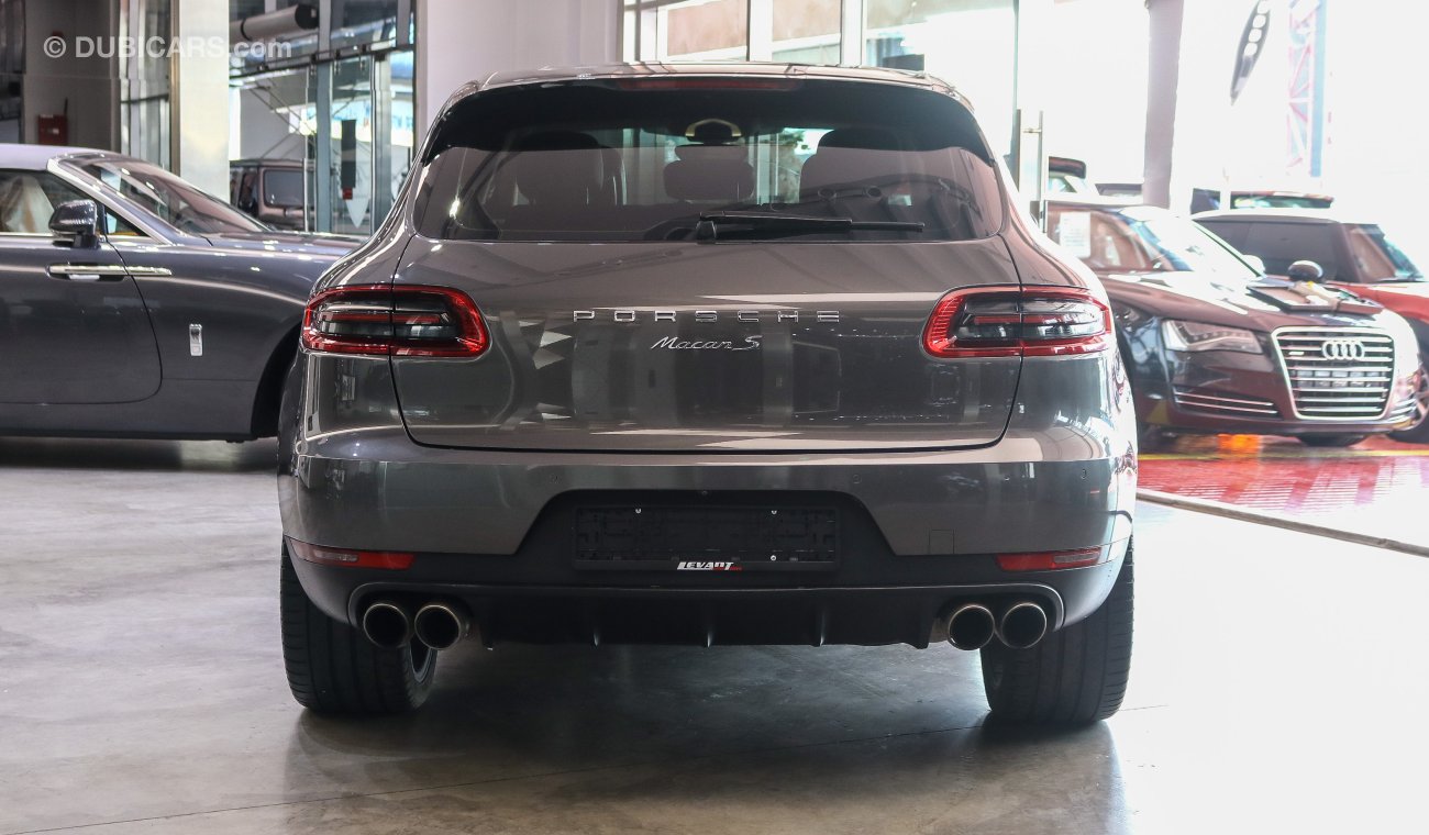 Porsche Macan S