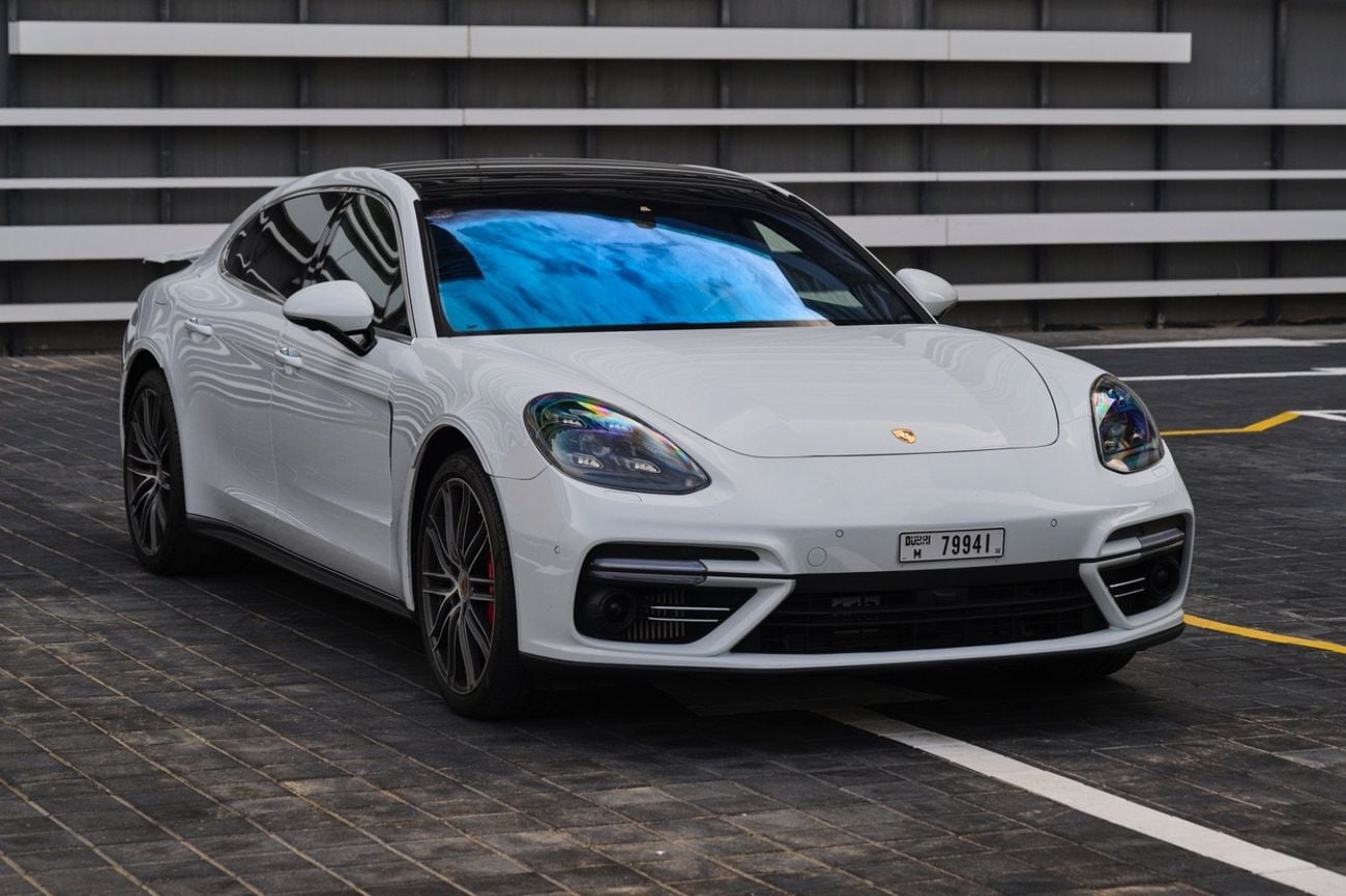 Porsche Panamera Turbo 4.0L AWD