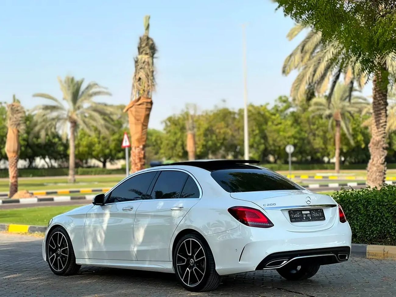 Mercedes Benz C200 C200 | GCC Specs | Low Mileage