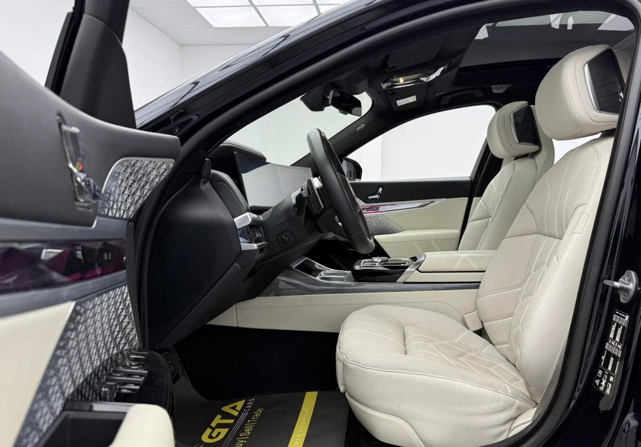 BMW 760Li 2023 BMW 760Li xDrive, Jan/2028 BMW Warranty, BMW Full Service History, Excellent Condition, GCC