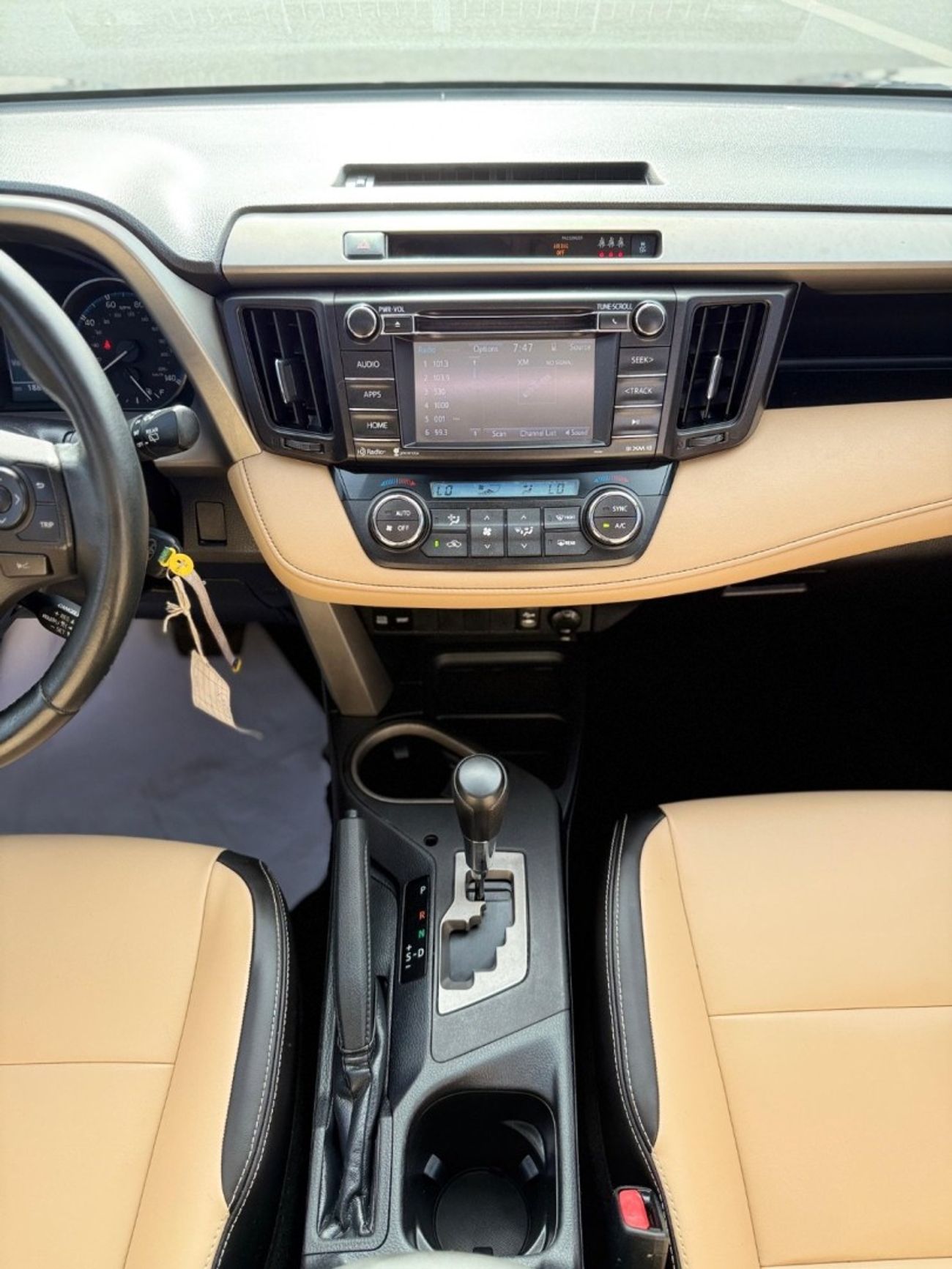 تويوتا راف ٤ XLE, leather seats, sunroof ,push start