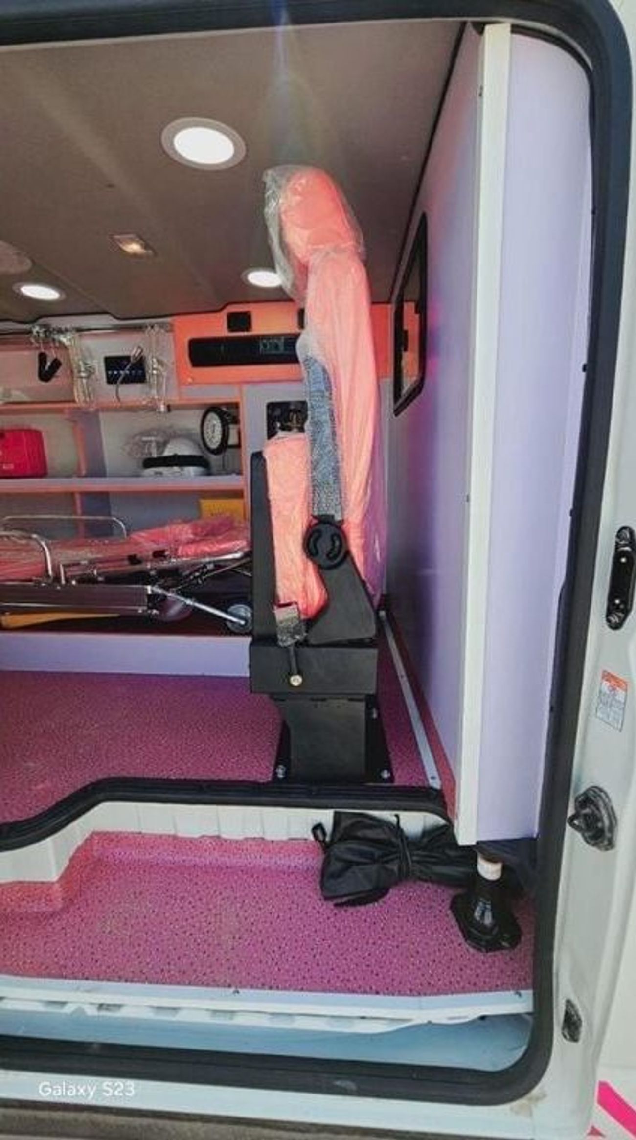 تويوتا هاياس Toyota Hiace 3.5L Van Petrol Manual Transmission Standard Roof (Ambulance)