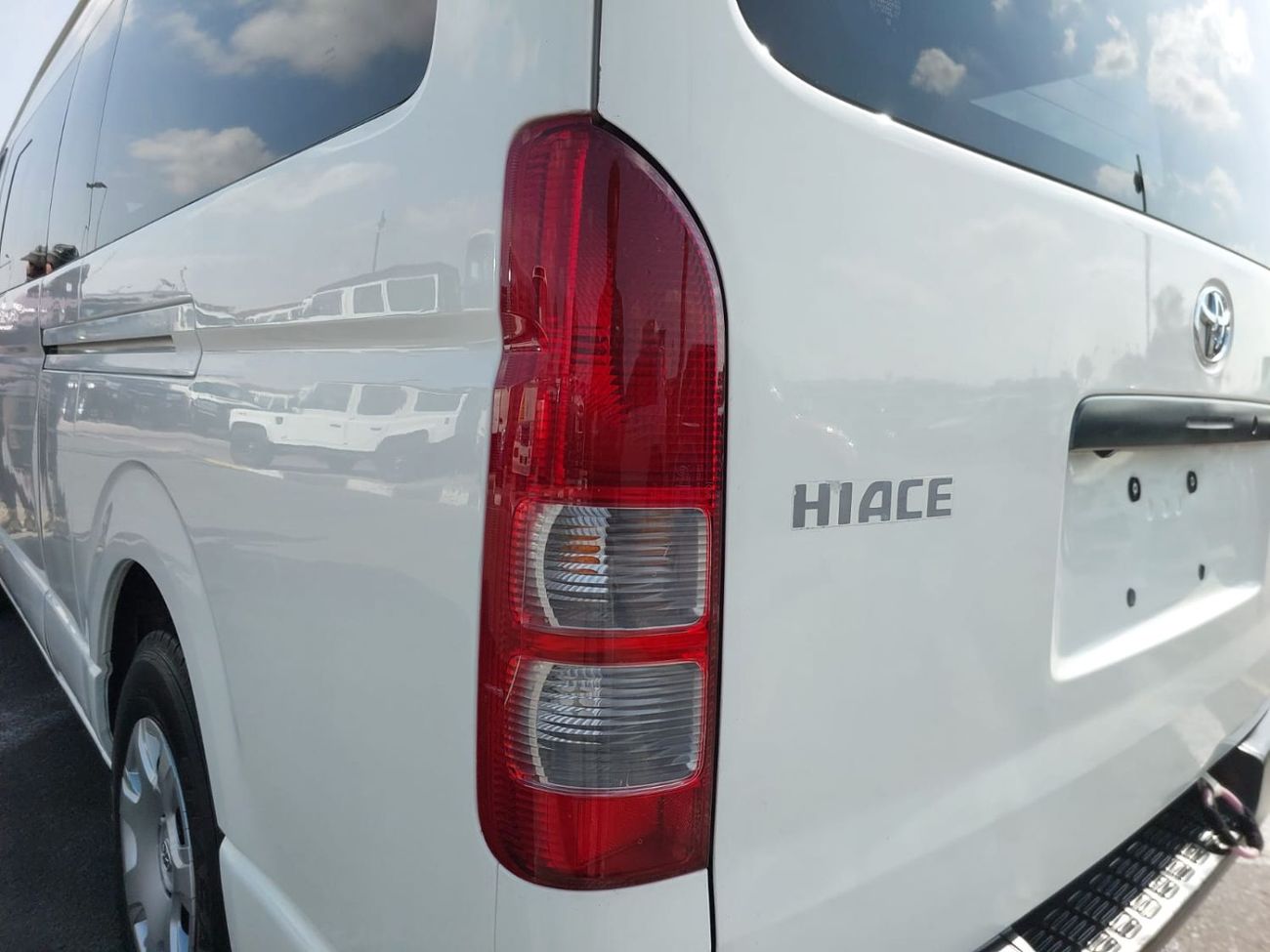 تويوتا هاياس TOYOTA HIACE VAN RHD 2015 MODEL 3.0 L DIESEL AUTOMATIC(PM15731)