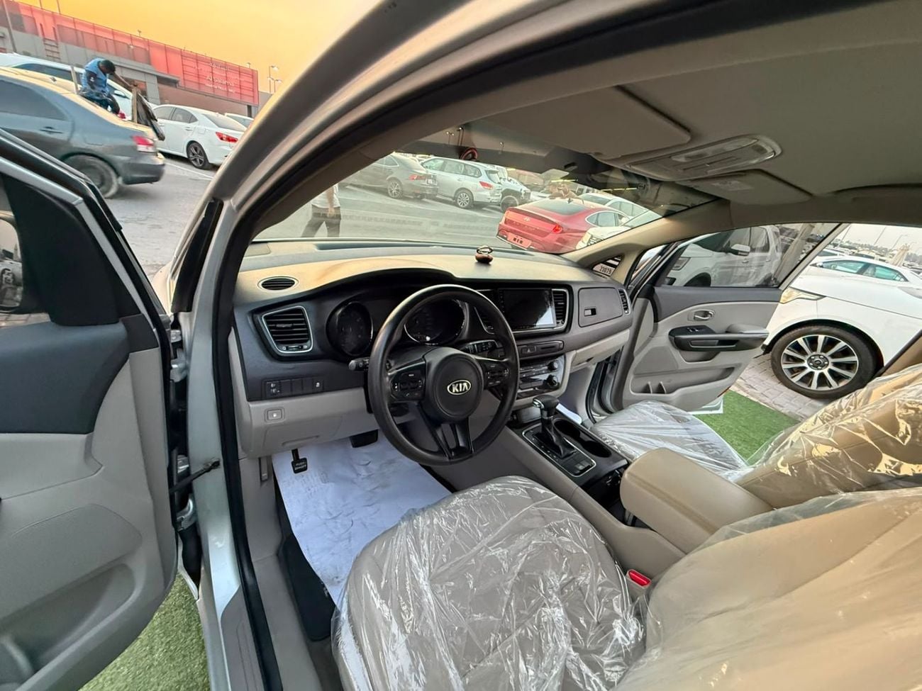 Kia Carnival LX 3.3 liter V6 engine with 276 horsepower, 6-speed