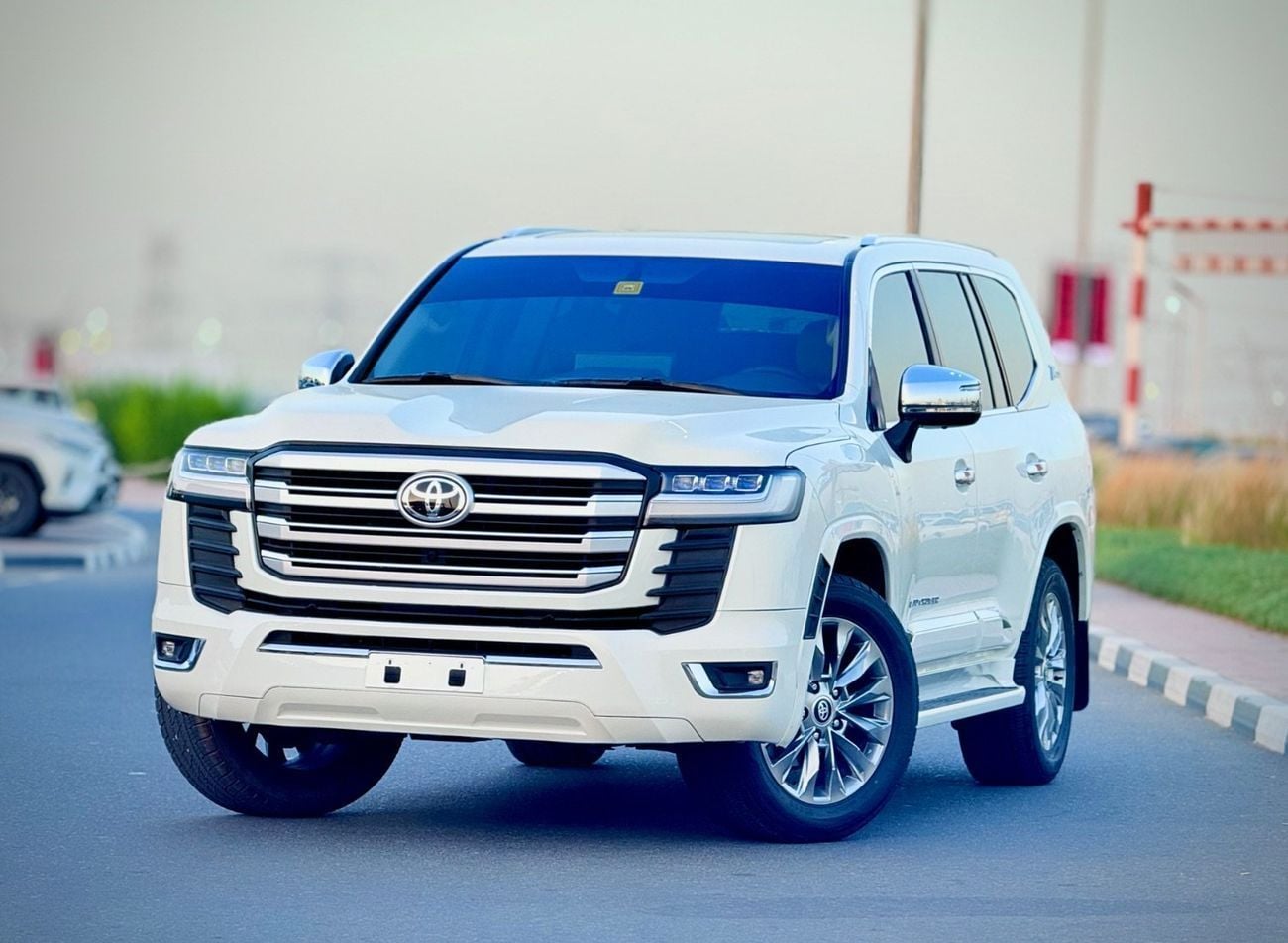 تويوتا لاند كروزر GXR 2015 FACELIFTED 2025 WITH INTERIOR AND EXTERIOR FULL OPTION V6 GCC SPECIFICATION
