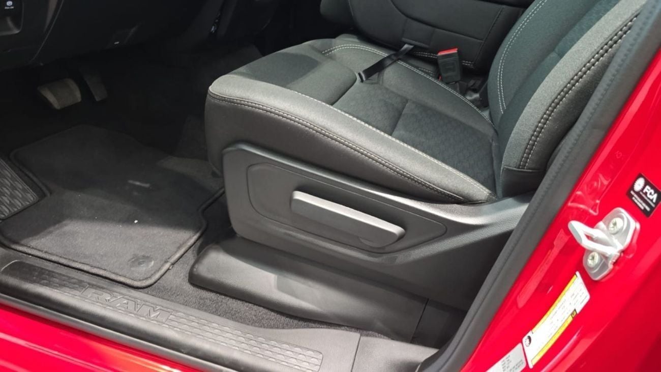 RAM 1500 BIGHORN CREW CAB Tradesman 3.0L TWIN TURBO WARLOCK AUTOMATIC TRANSMISSION ( ONLY FOR RE-EXPORT )
