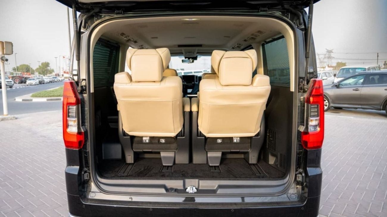 Toyota Granvia 2.8L, 4-Cylinder Turbo Diesel - Automatic - 6 Seater - 5 Door - RWD