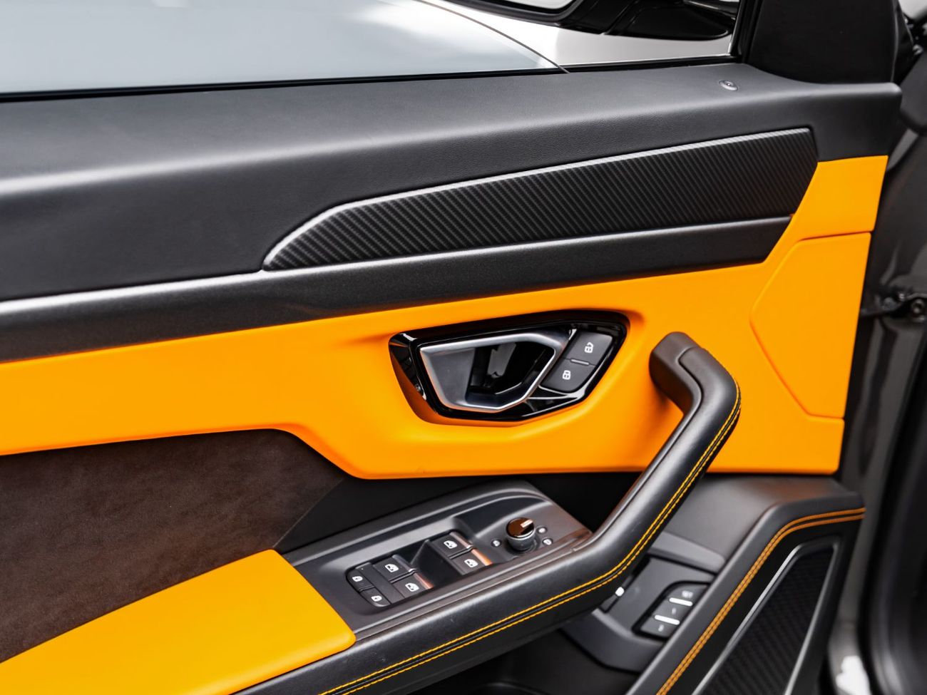 Lamborghini Urus STD 4.0T V8 2022 Lamborghini Urus, October 2026 Lamborghini Warranty, Full Service History, Low KMs,