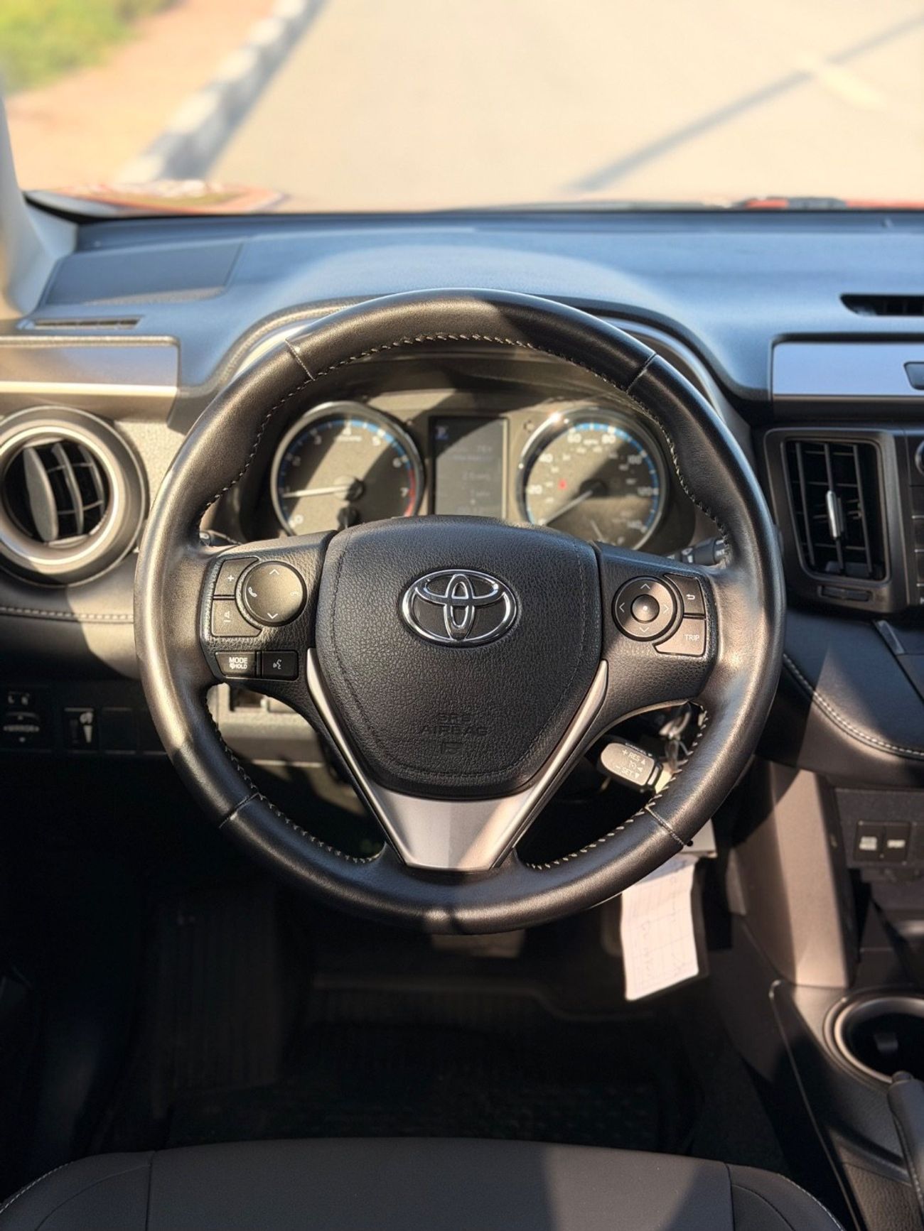 Toyota RAV4 XLE 2.5L sunroof, leather seats full option
