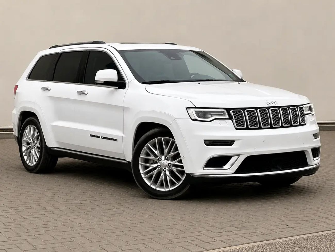 جيب جراند شيروكي SUMMIT 1,338 | Summit | 5.7L HEMI V8 | GCC Specs