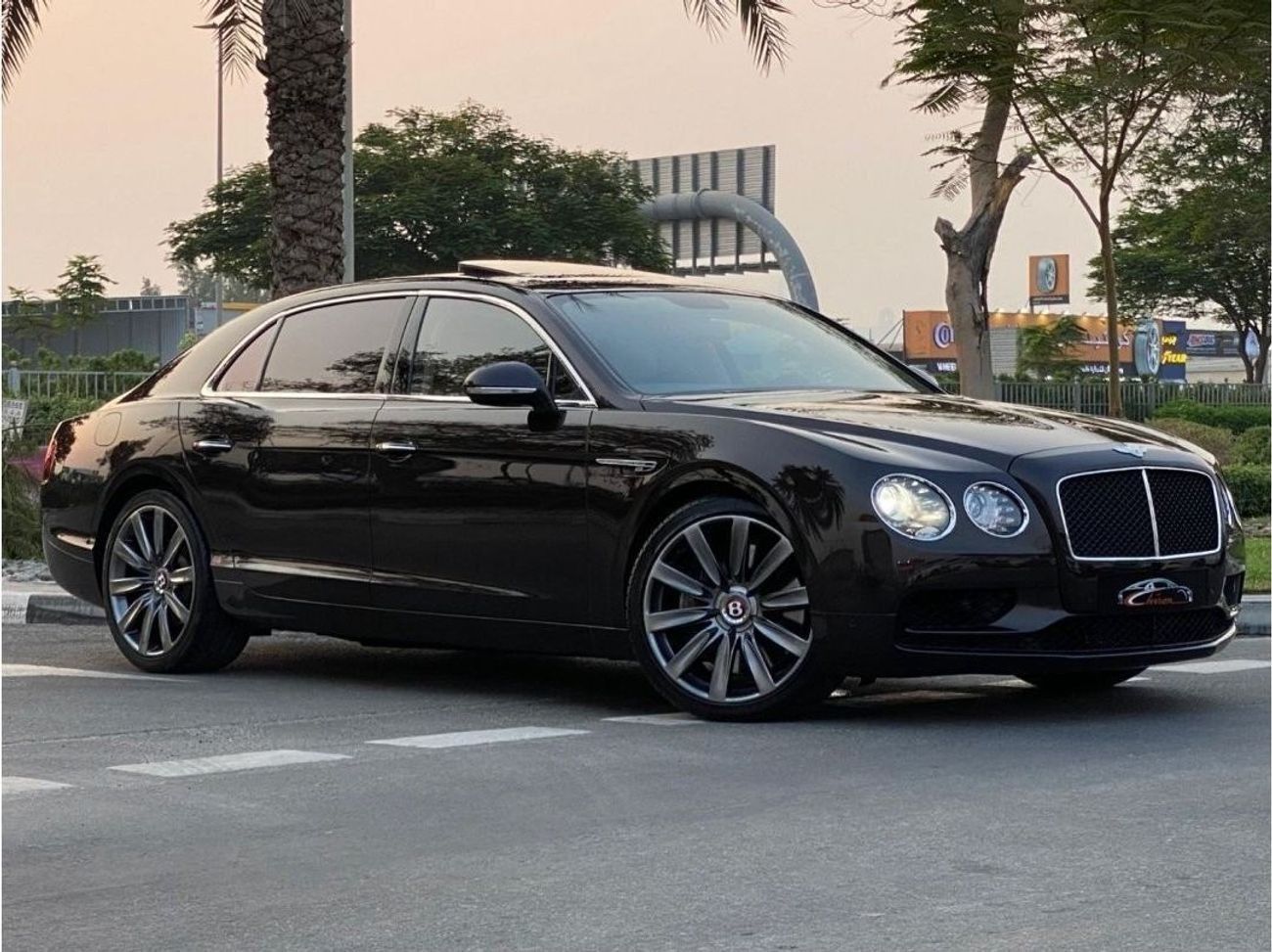 بنتلي فلاينج سبور BENTLEY FLYING SPUR V8S 2018 - 2 KEYS - EXCELLENT CONDITION