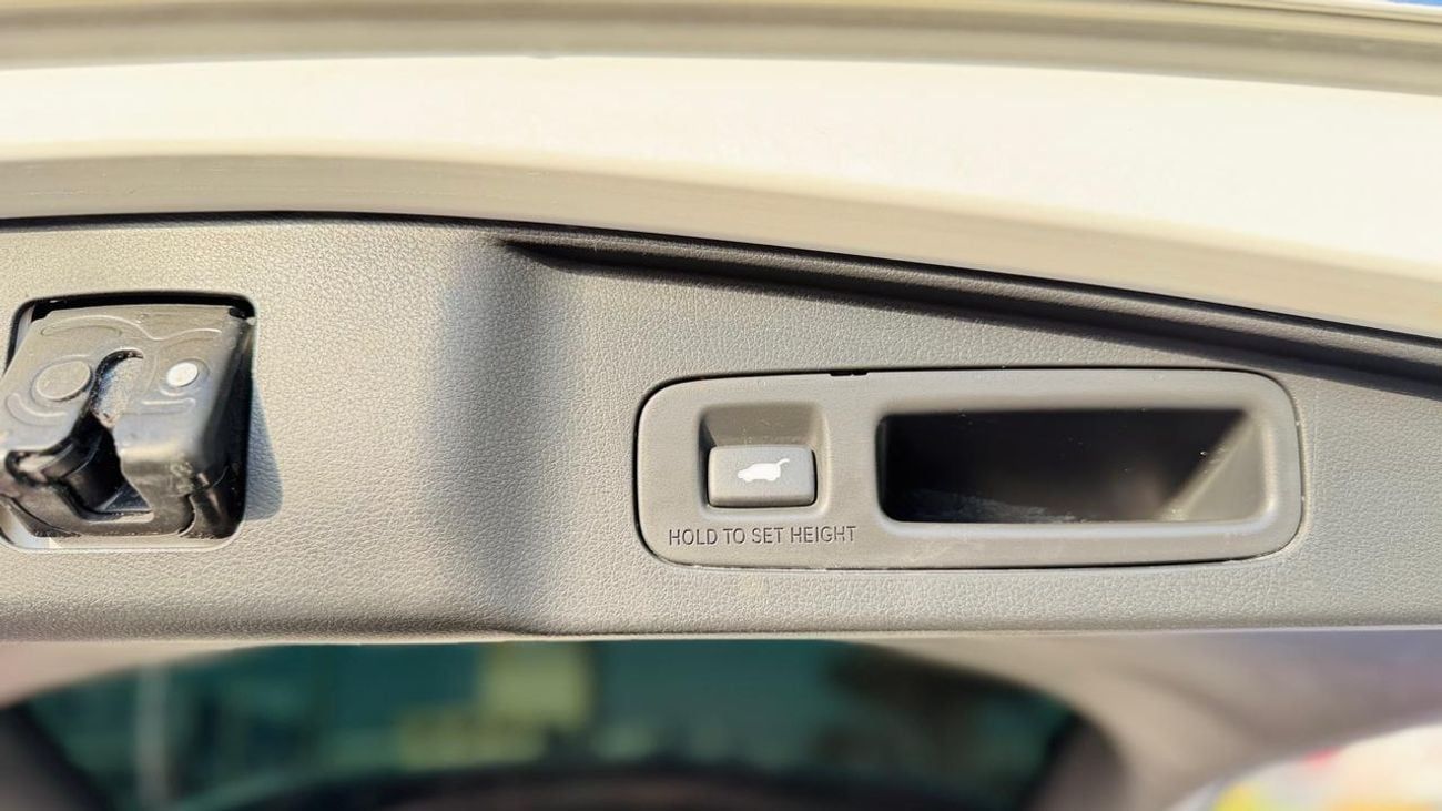 Honda CRV 2018 | 1.5L PETROL ENGINE | AT | RHD | PREMIUM LEATHER SEATS | PUSH START ENGINE | DIGITAL INSTRUMEN