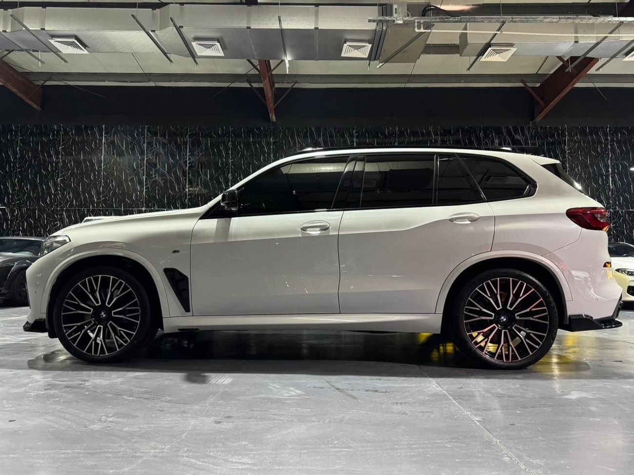 بي أم دبليو X5 M50i 4.4L