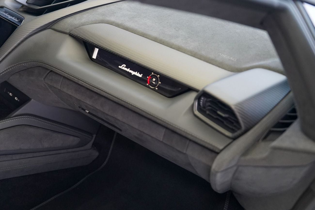 Lamborghini Revuelto 6.5L V12 Hybrid