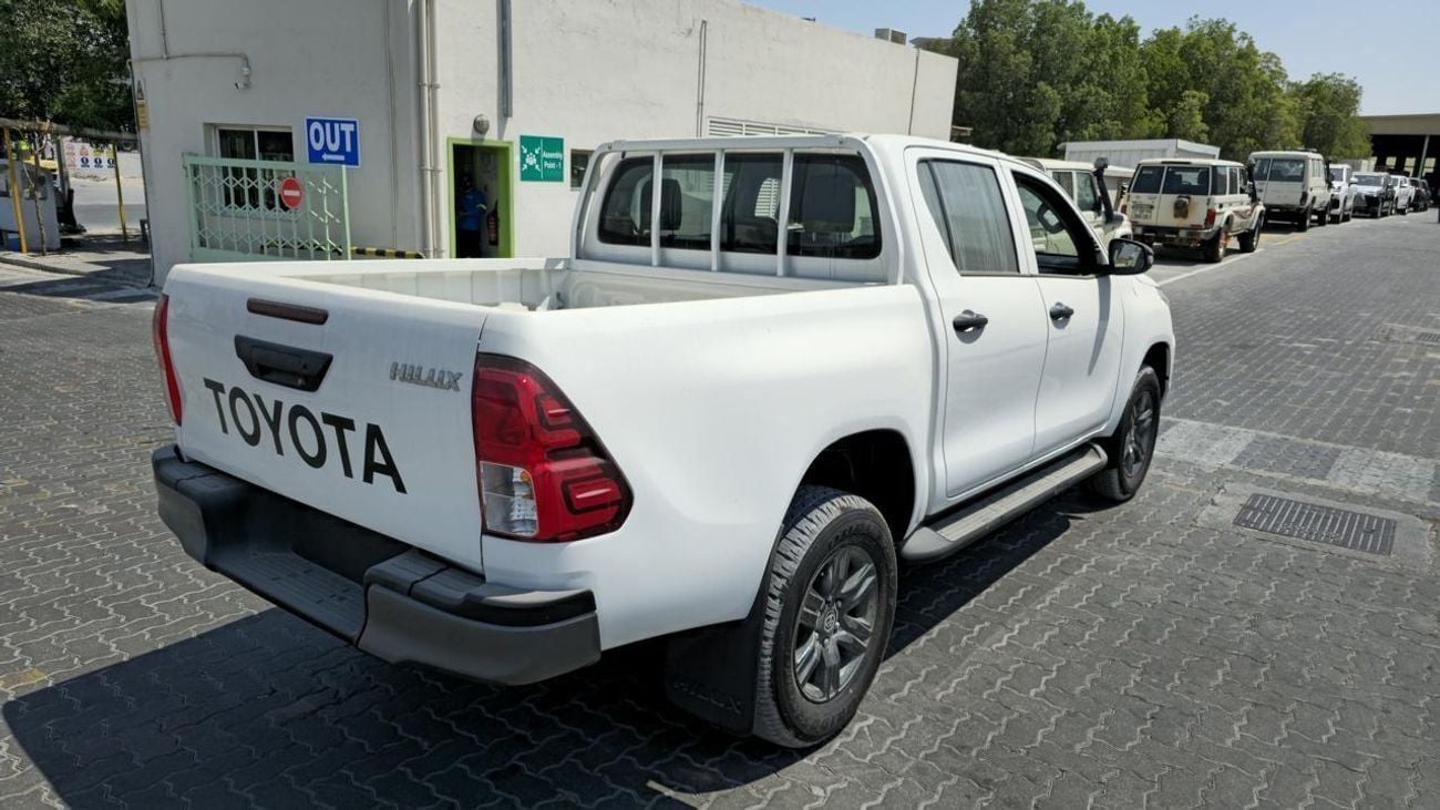 تويوتا هيلوكس Toyota Hilux Double Cabin 2.7L Petrol Auto Wide Body