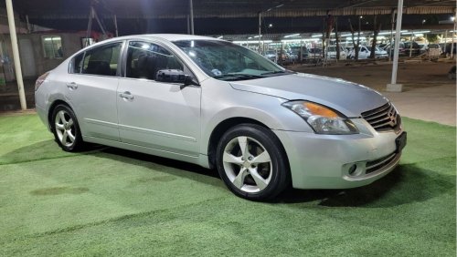 Nissan Altima vrey clean gcc