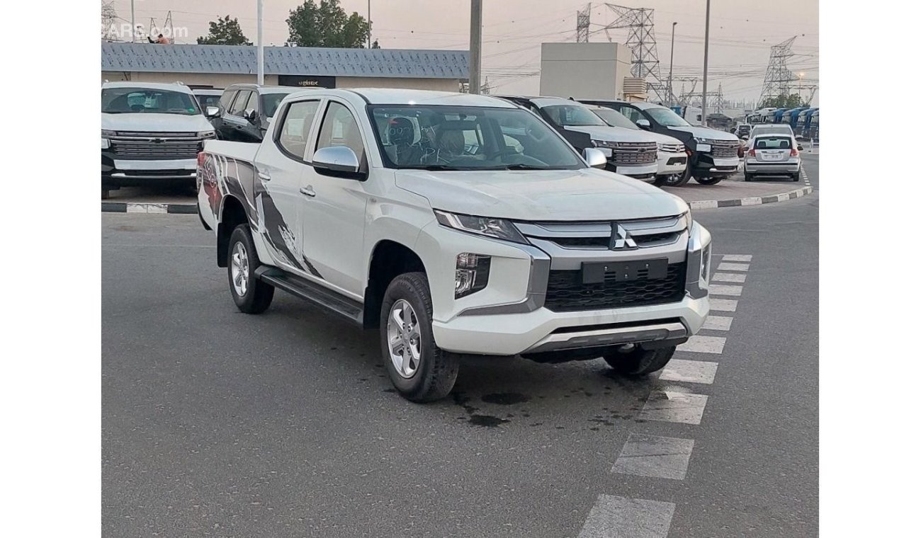 ميتسوبيشي L200 بنزين ام / تي 4 × 4 سعة 2.4 لتر كروم