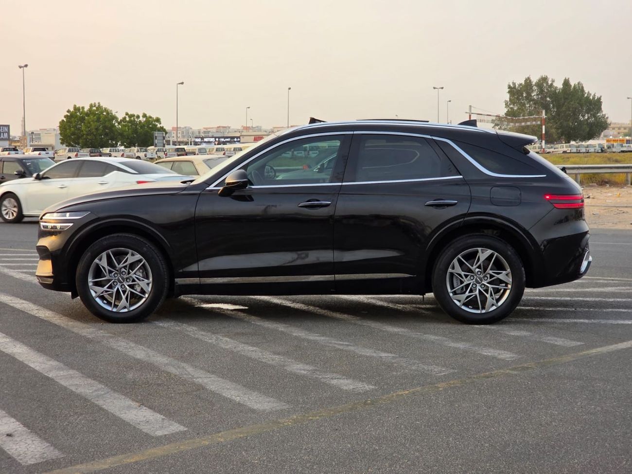 Genesis GV70 2023 Model 2.5L engine Panoramic roof and 4x4