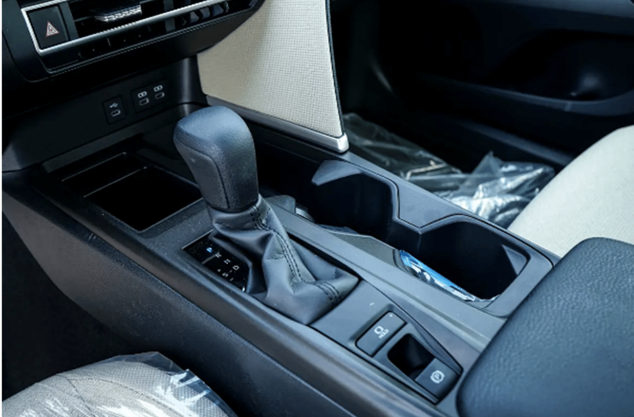 تويوتا كامري ECTWFR012 - 2026 Toyota Camry E – 2.5L Petrol Auto – White with Beige Interior