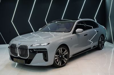 BMW 740i M SPORT 2023 BMW 740i M Sport Pack, Theater Screen, Executive Lounge, Bowers N Wilkins, Dealer Warr + Serv!!