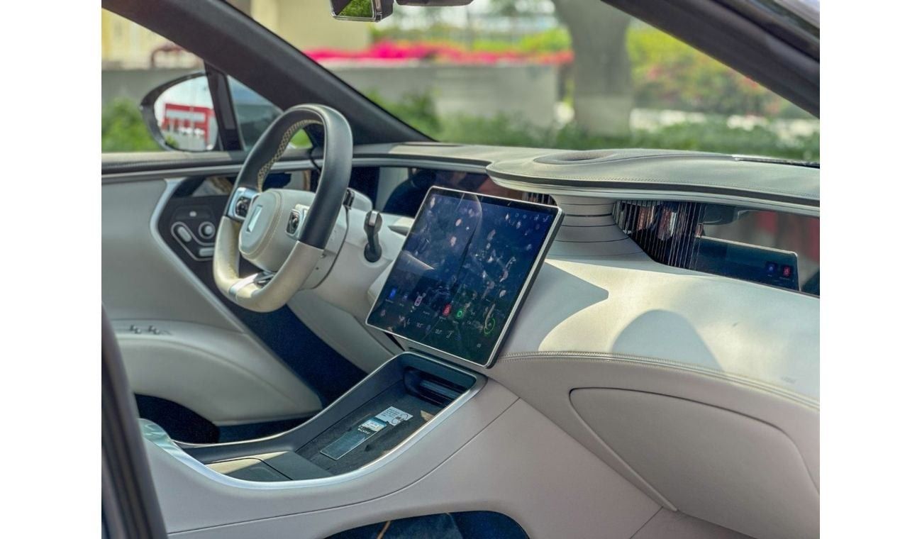 Avatr 11 2023 USED AVATR 11 AWD (12,000 )/ 90 kW.h / 599 HP / RANGE (580 KM) / WARRANTY & SERVICE