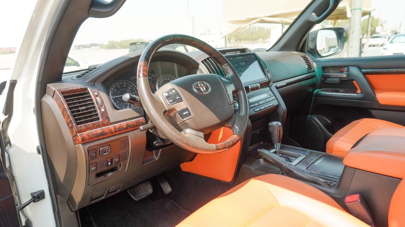 Toyota Land Cruiser GXR V8