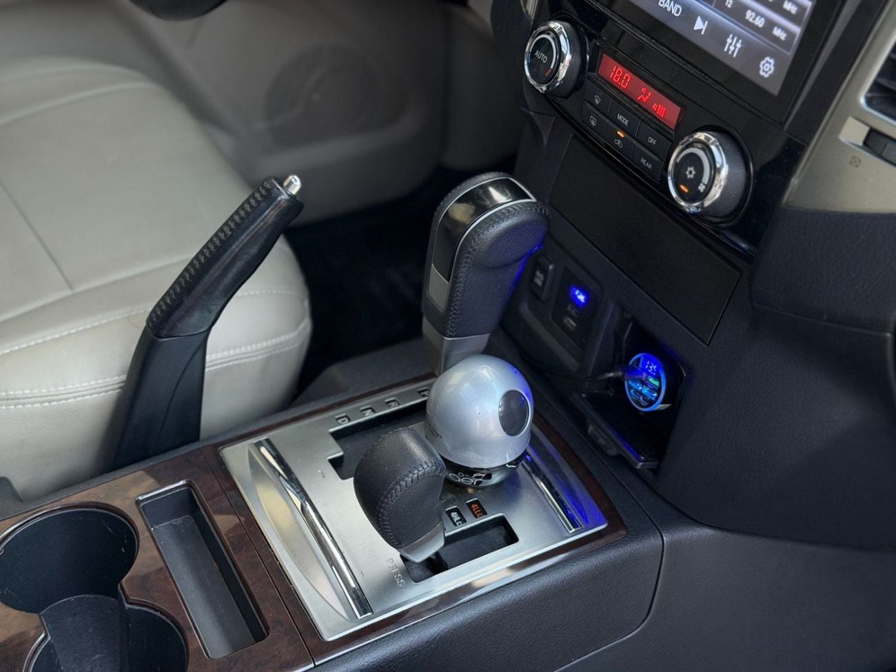 Mitsubishi Pajero GLS H/L PLATINUM 7-SEATER | MITSUBISHI PAJERO GLS | 3.8L V6 4WD | 2019 | GCC SPECS