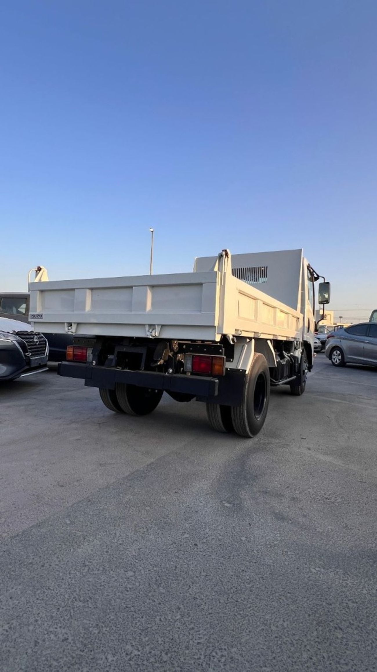 إيسوزو NMR STD Isuzu Nmr Dumper Model 2024