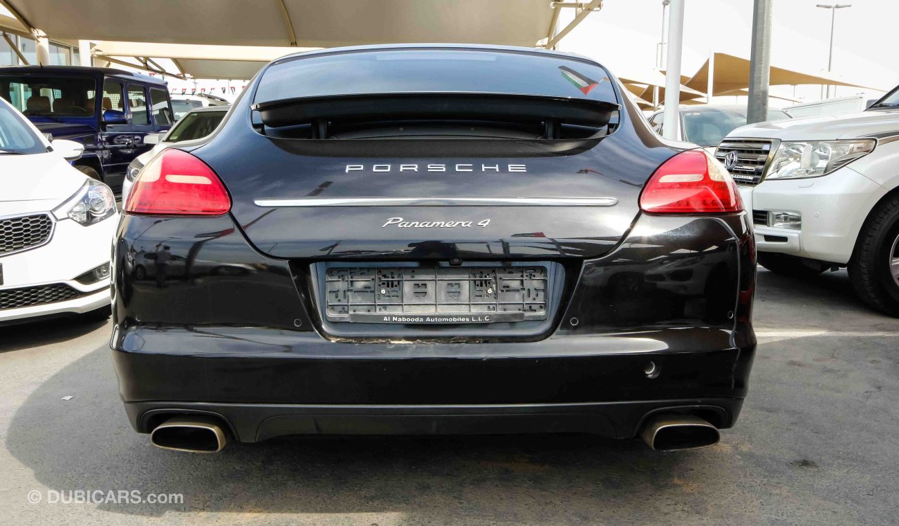 Porsche Panamera 4