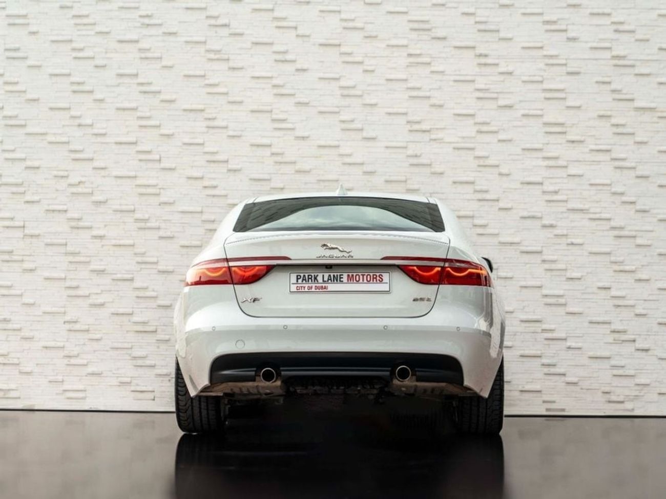 جاكوار XF R-Sport 2.0L Sedan