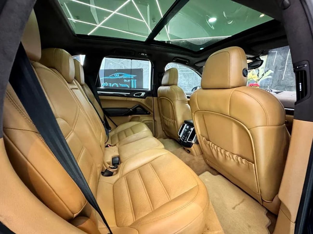 Porsche Cayenne BEAUTIFUL BLACK GTS || FULL OPTIONS || GCC || FREE ACCIDENTS || WELL MAINTAINED