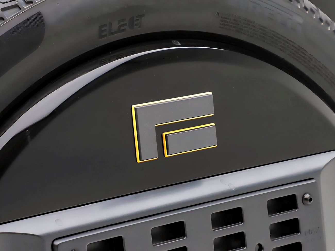 روكس أداماس VIP | 6-Seater | Adamas Edition | Ultra-Luxury Executive SUV (Only for Export)