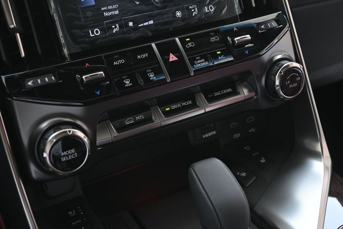 Lexus LX700h SIGNATURE 3.5L Twin-Turbo + Hybrid V6, Model 2026, Color Sonic