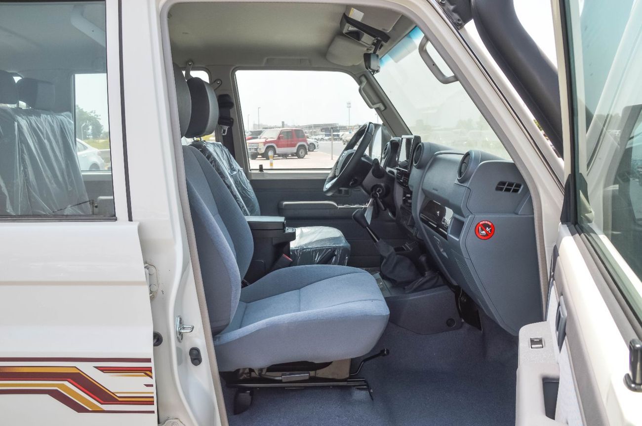 Toyota Land Cruiser 70 TOYOTA LAND CRUISER 76 4.0L 4WD MT 5DOOR SUV 2025