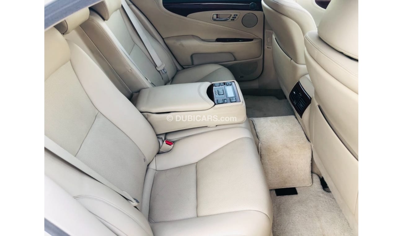 لكزس LS 460 لكزس Ls460 موديل 2012 خليجي حاله ممتازه من الداخل والخارج كراسي جلد ومثبت سرعه وتحكم كهربي كامل ونظا