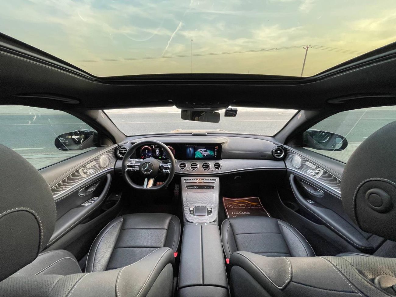 مرسيدس بنز E 350 عداد كيلومترات منخفض / كاميرا 360 درجة / رادار / شاشة عرض كاملة للوحة القيادة / نظام كشف النقطة العم