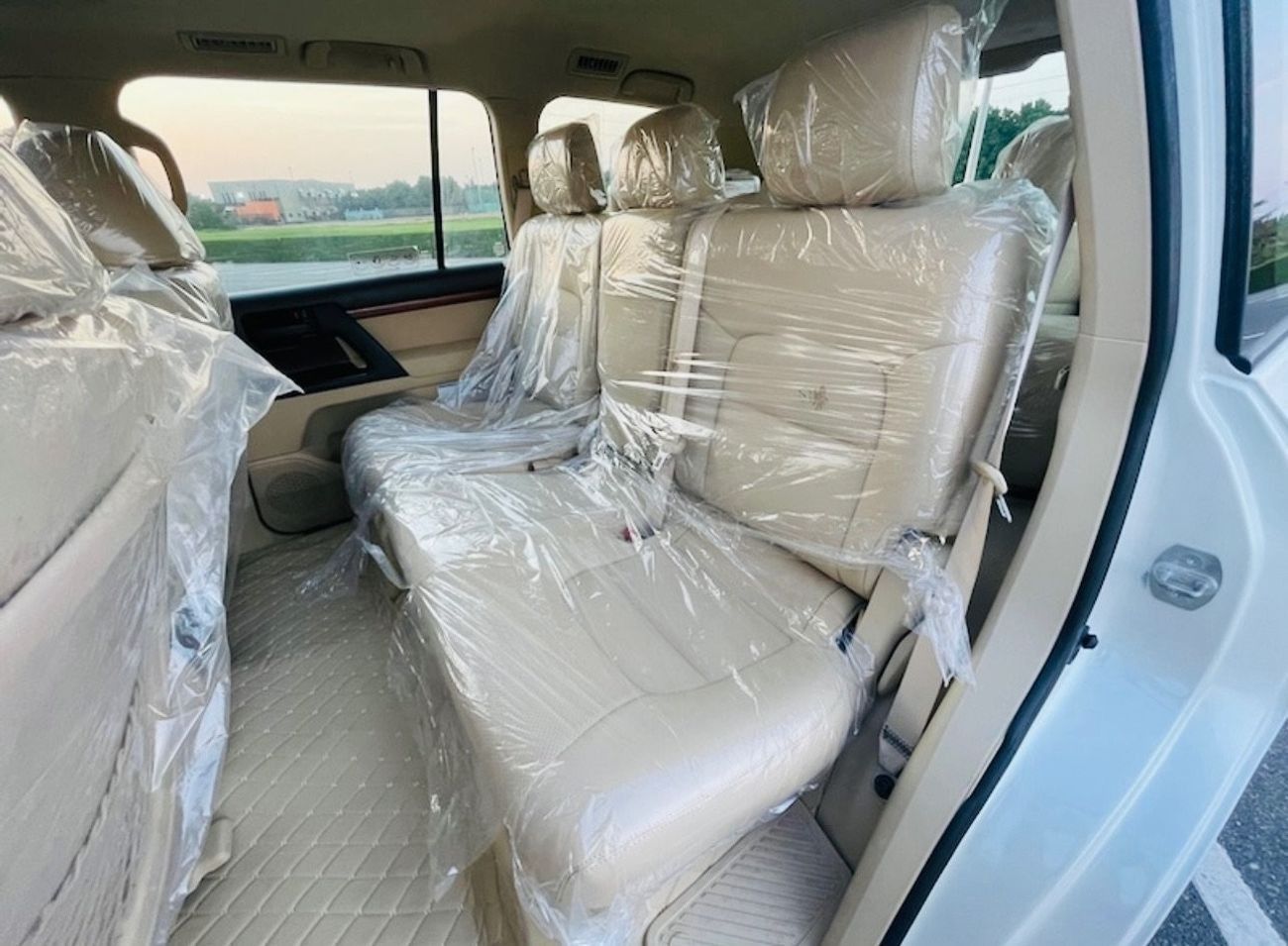 تويوتا لاند كروزر Toyota Land Cruiser 2017 LHD v8 full options