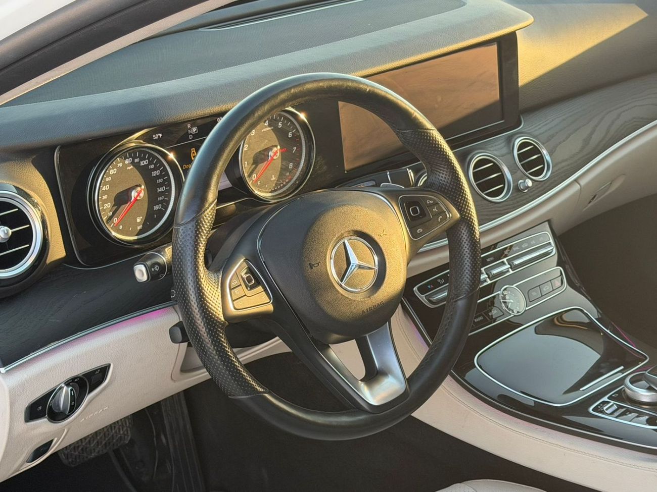 مرسيدس بنز E300 Premium 2.0L