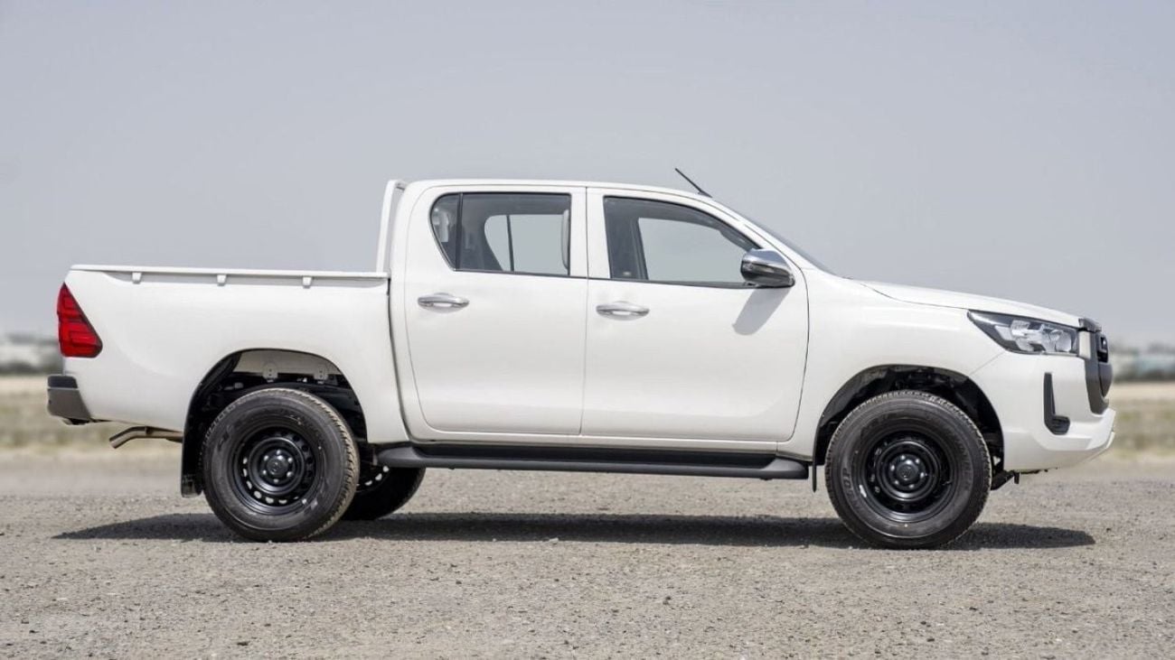 تويوتا هيلوكس (LHD) TOYOTA HILUX DC COMFORT PLUS 2.4D MT 4X4 MY2024 - WHITE
