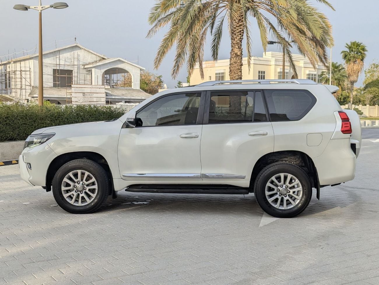 تويوتا برادو Toyota Prado v6 4.0L Petro engine LHD white colour