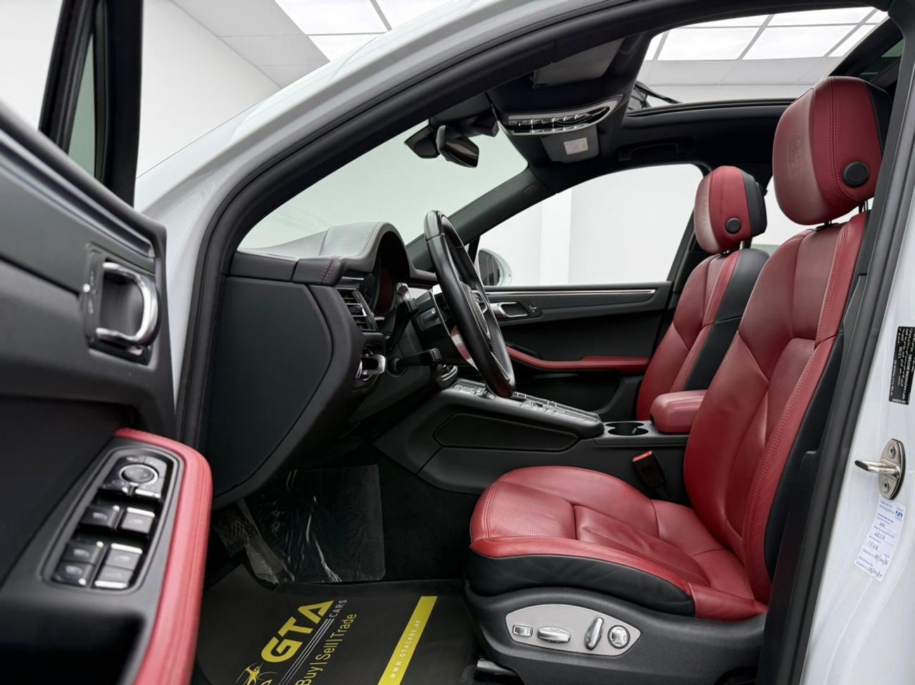 Porsche Macan Std 2.0L (252 HP) 2021 Porsche Macan, Warranty, Full Porsche Service History, Sport Chrono Package,