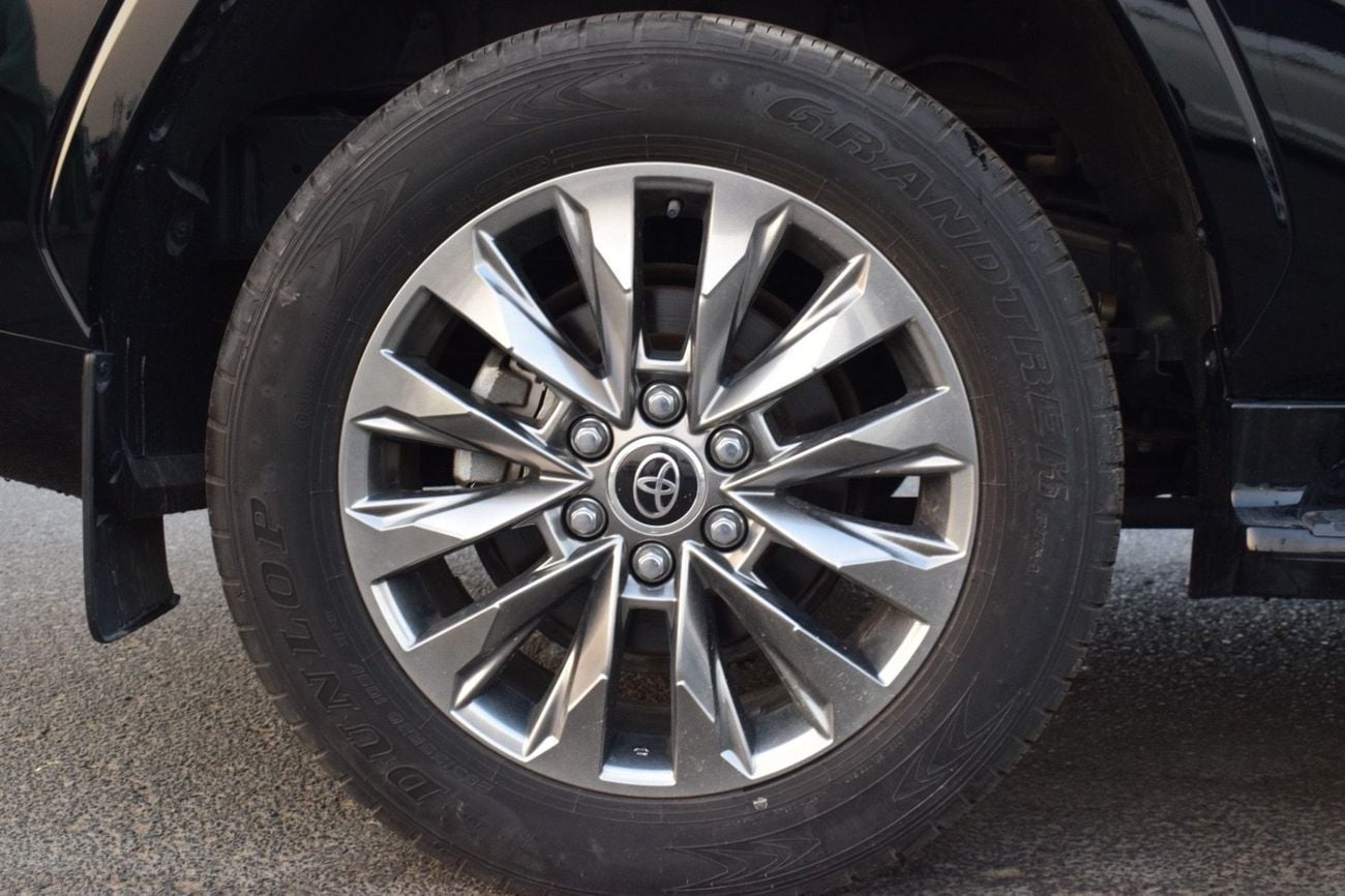 Toyota Land Cruiser Land cruiser zx black 2022 Full option