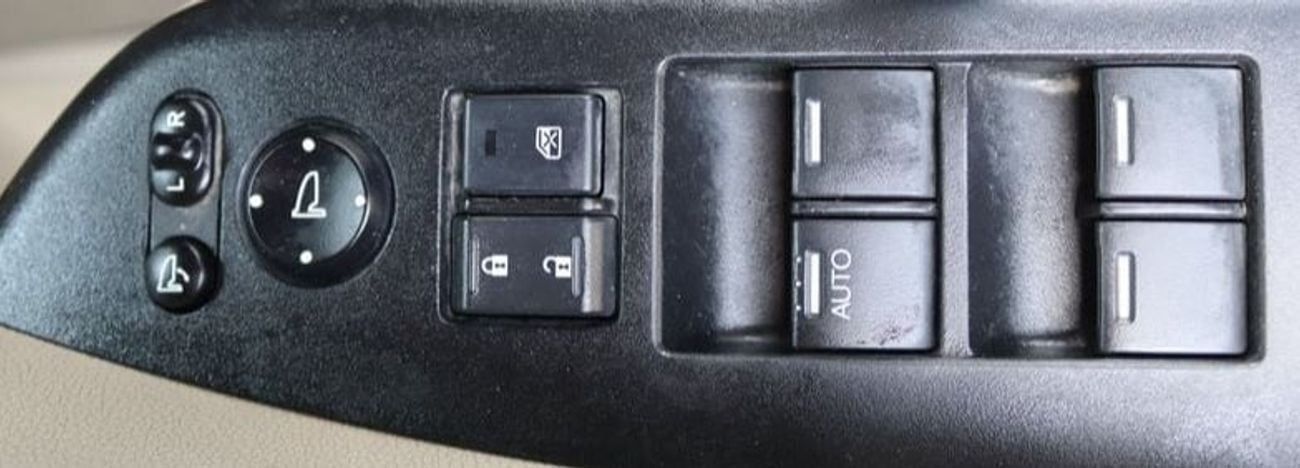 Honda CRV EX 2.4L HONDA CR-V - 2015 GCC edition, accident-free, in excellent condition with a mileage of 136,0