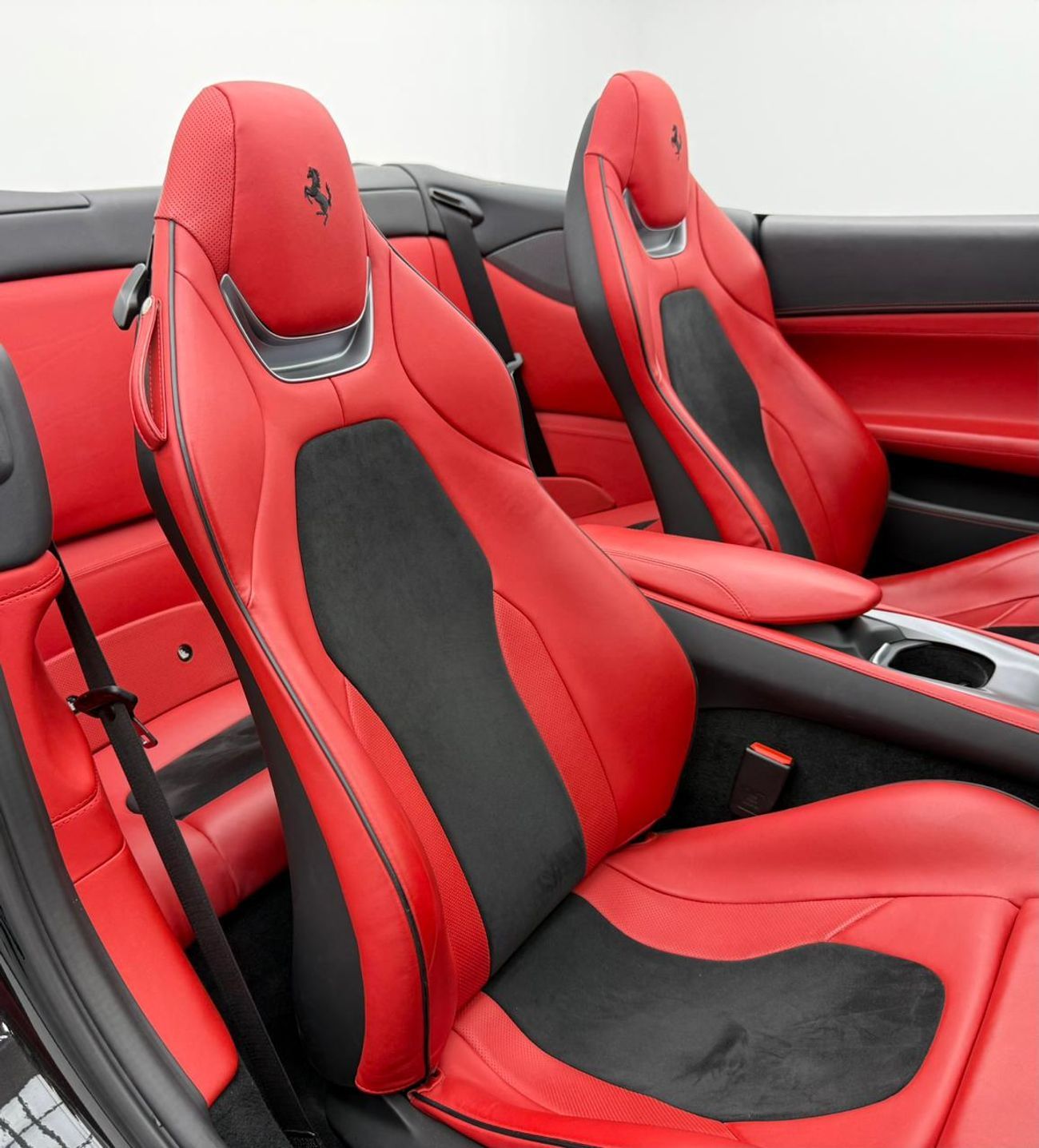 فيراري بورتوفينو Std 3.9L 2019 Ferrari Portofino