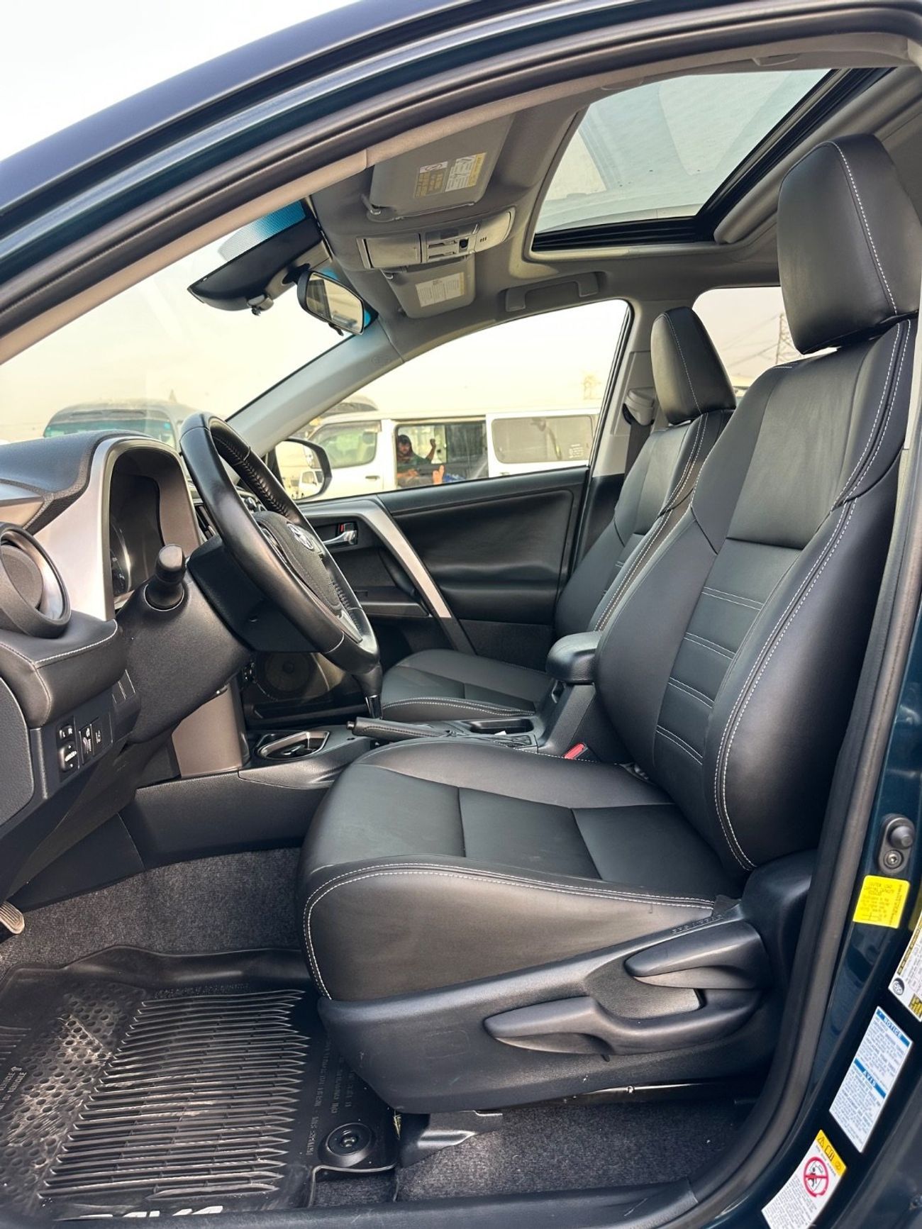 تويوتا راف ٤ XLE 2.5L