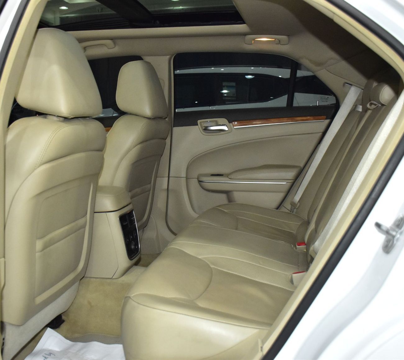 Chrysler 300C EXCELLENT DEAL for our Chrysler 300c ( 2014 Model ) in White Color GCC Specs