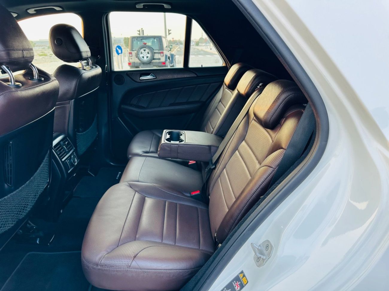 مرسيدس بنز ML 63 AMG موديل 2015 حاله ممتازه صبغ وكاله بالكامل فل مواصفات بانوراما وردار